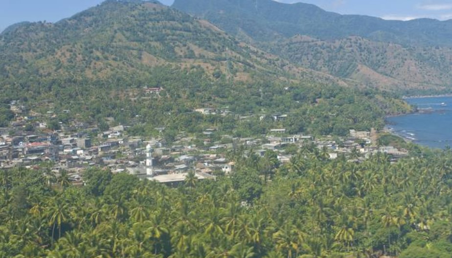 صورة تمثل مدينة أنجوان في موقع الدليل العربي