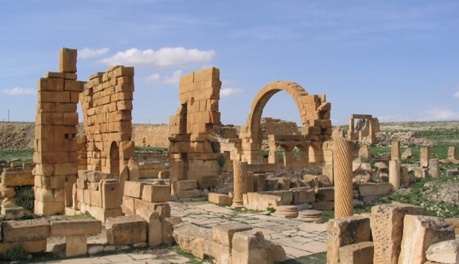 صورة تمثل مدينة القصرين في موقع الدليل العربي