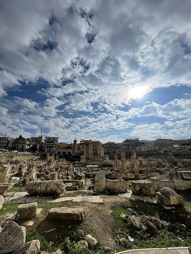 صورة تمثل مدينة بعلبك في موقع الدليل العربي