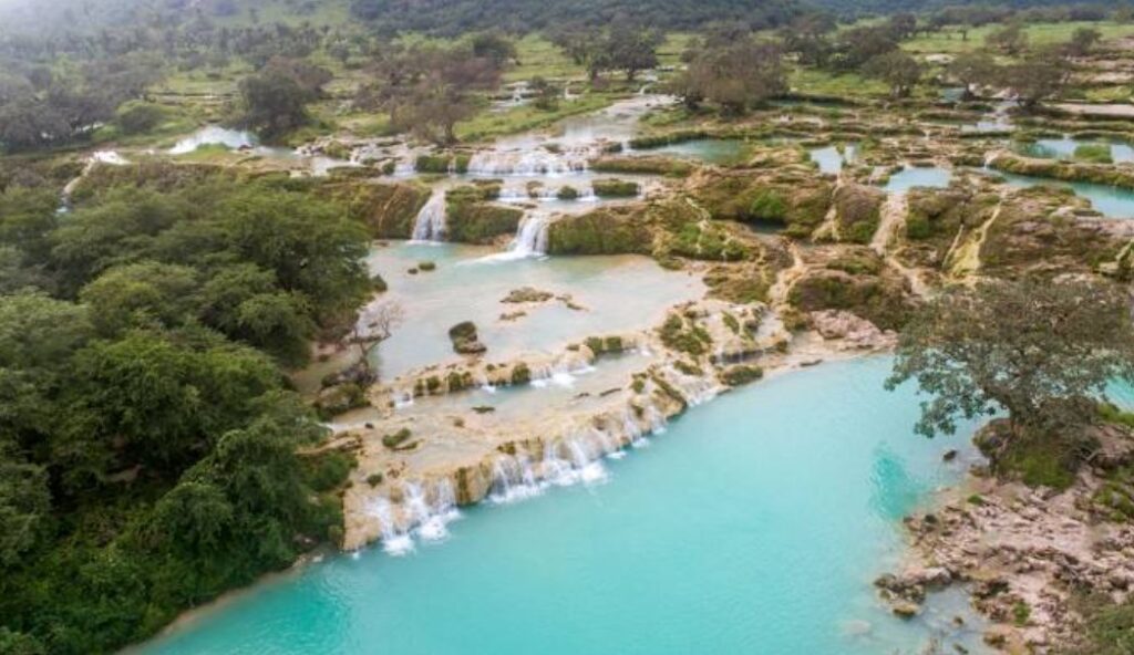 صورة تمثل مدينة صلالة في موقع الدليل العربي