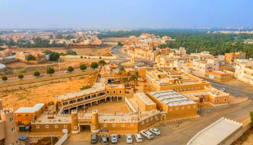 صورة تمثل مدينة عنيزة في موقع الدليل العربي