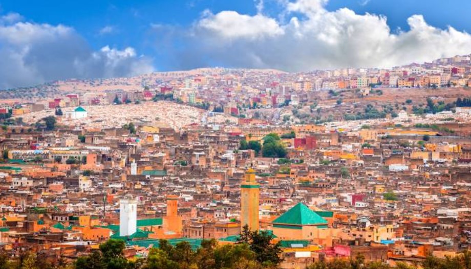 صورة تمثل مدينة فاس في موقع الدليل العربي