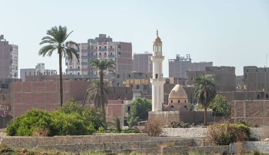 صورة تمثل مدينة قنا في موقع الدليل العربي